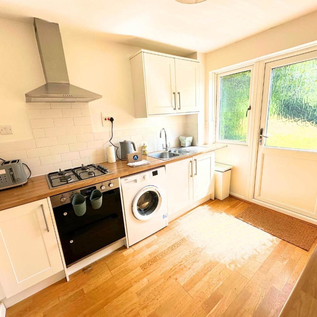 Newly Refurbished 2 Bed In Thame Apartment Exterior photo